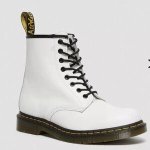 DR MARTENS white smooth leather lace up combat boots size 8